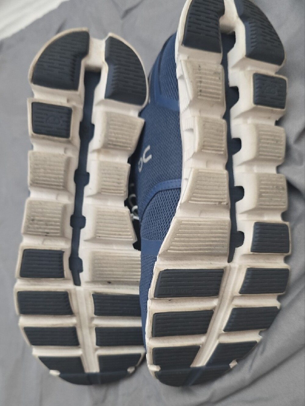 On Running Women's Cloud Sneakers in Navy and White - Picture 4 of 6